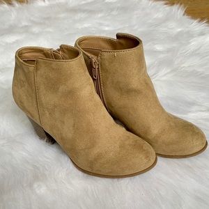 ✨ALL ITEMS $5✨ Old Navy Beige Heeled Booties